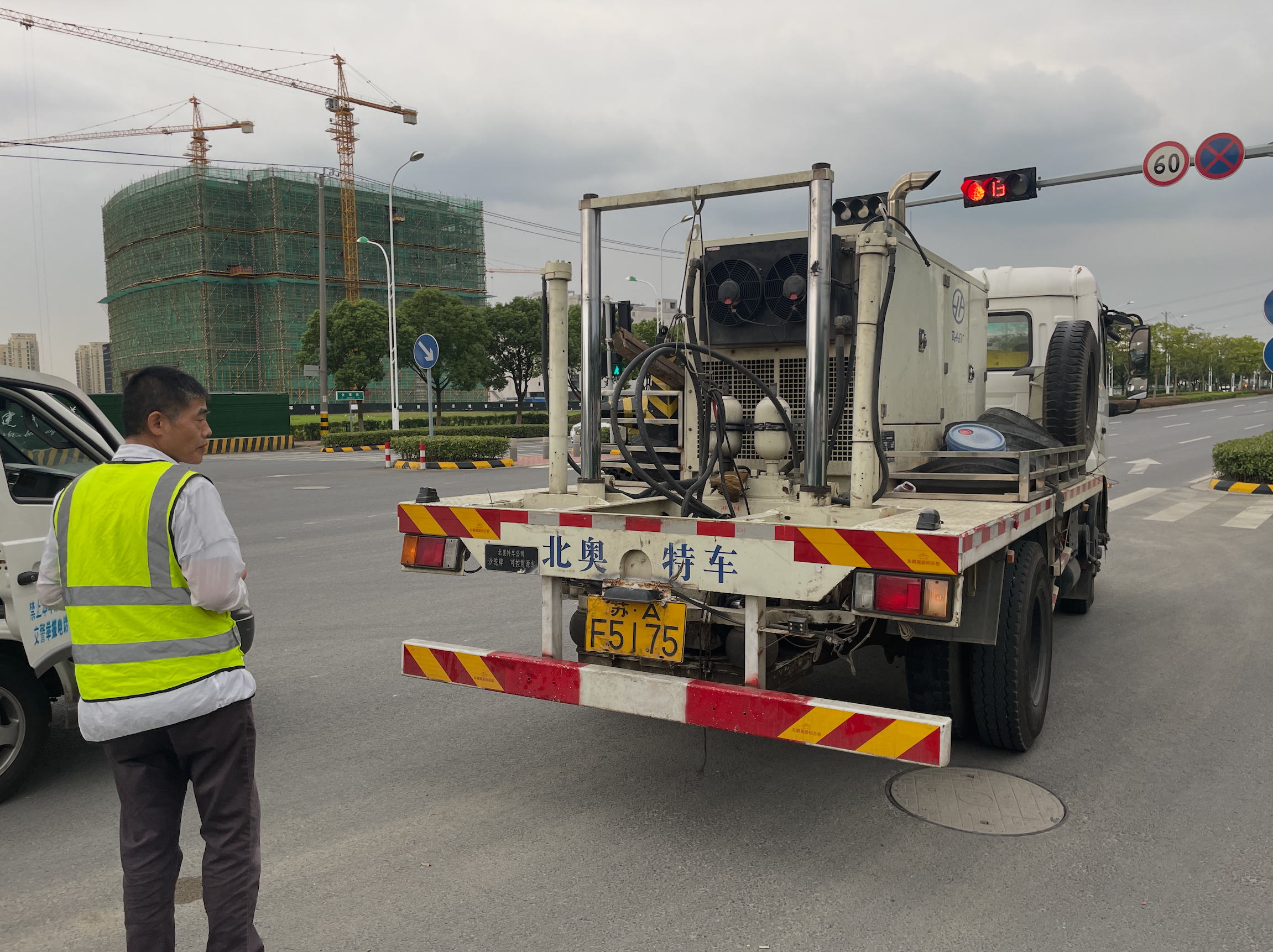 Vibroseis truck