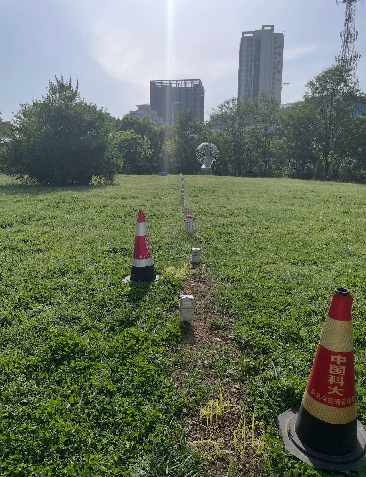 Co-located nodal seismometer and fiber-optic cable experiment at USTC